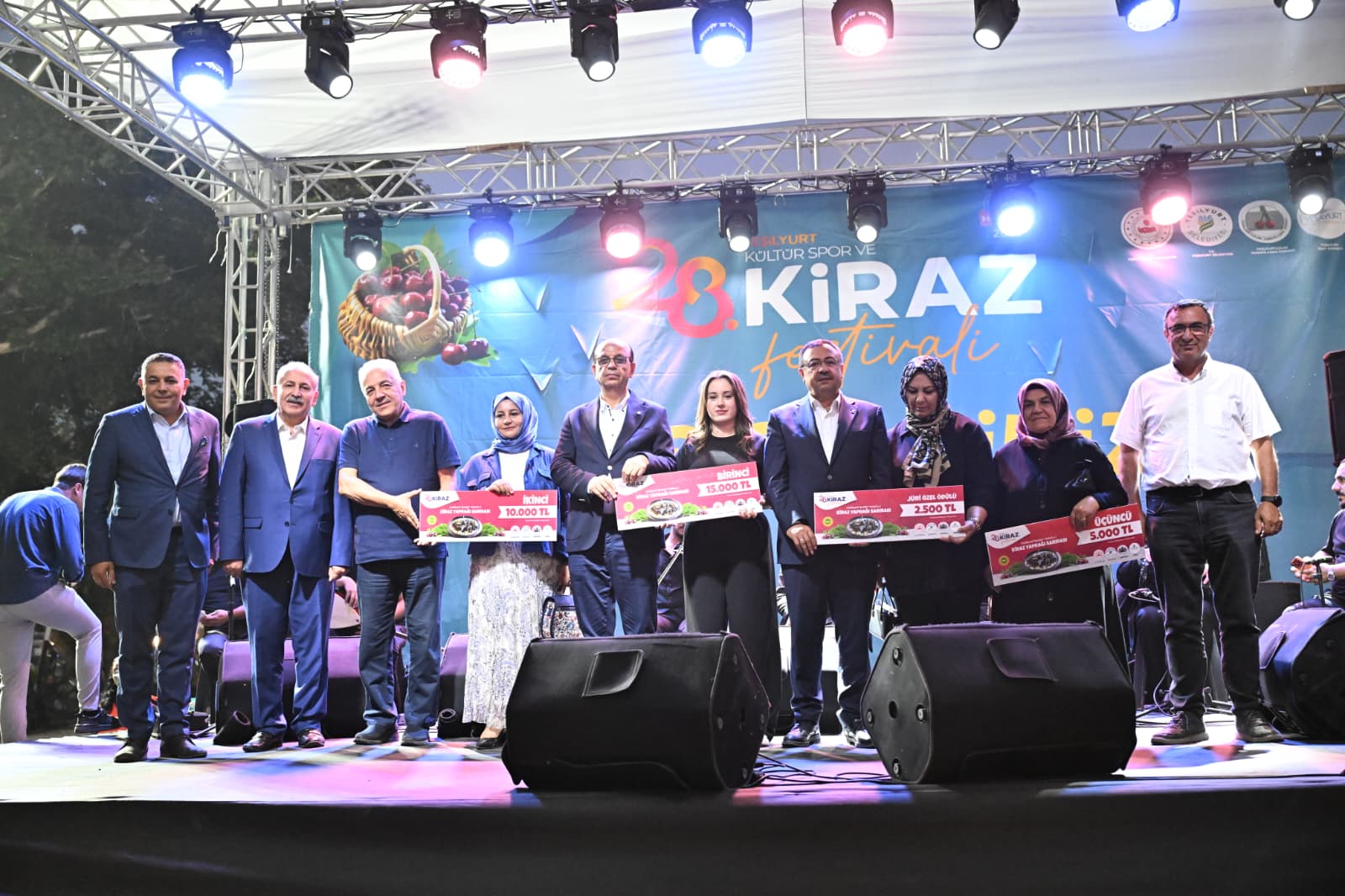 KİRAZ YAPRAĞI YARIŞMASI DÜZENLENDİ